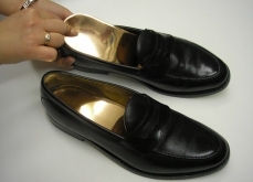 Shoes with copper insoles